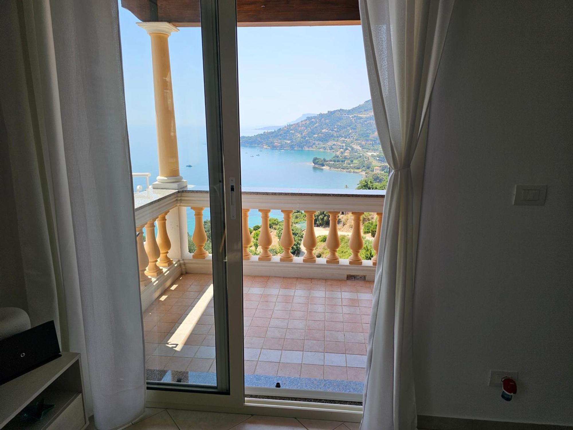Avocado Villa Ventimiglia Exterior photo