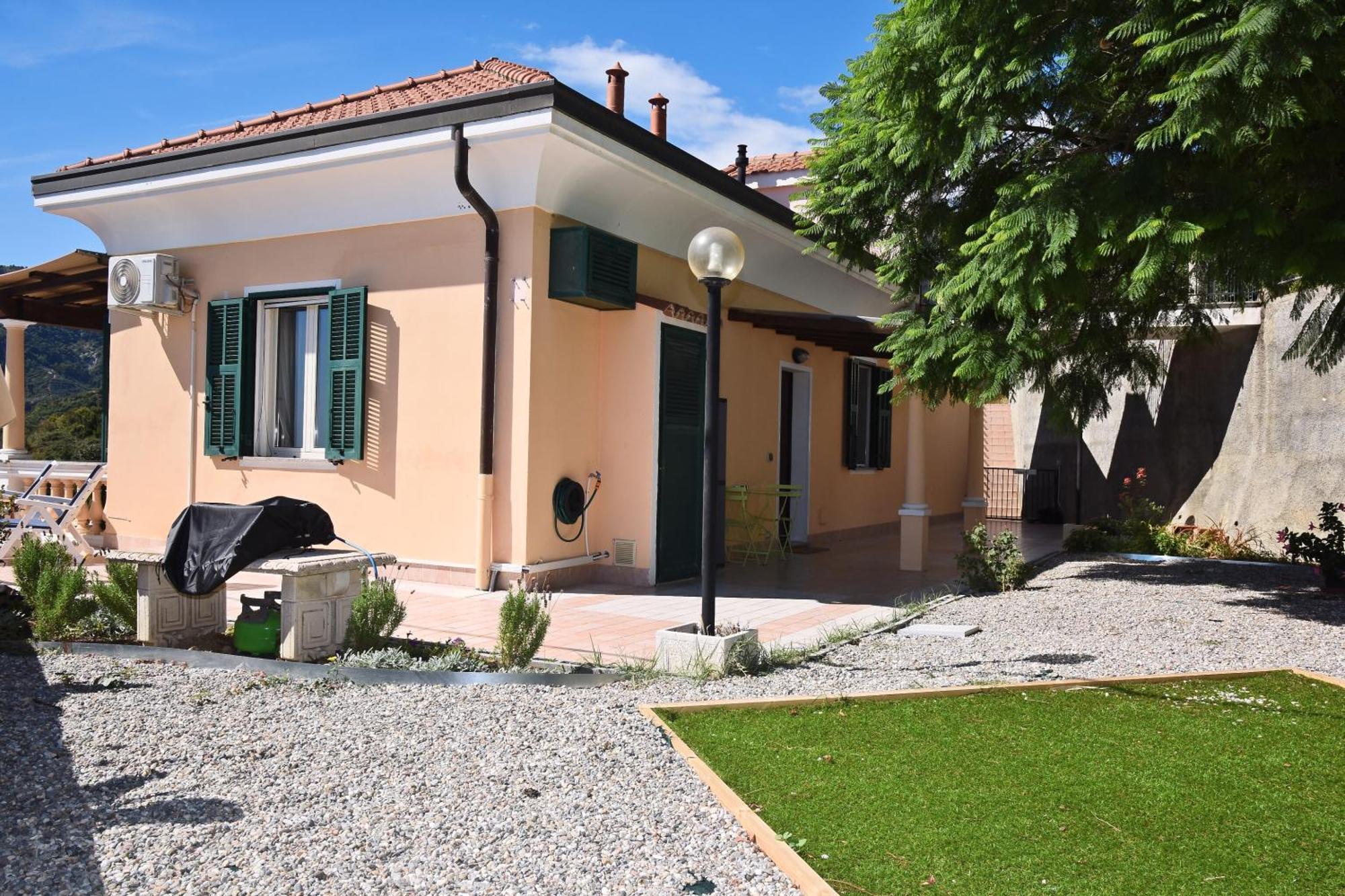 Avocado Villa Ventimiglia Exterior photo